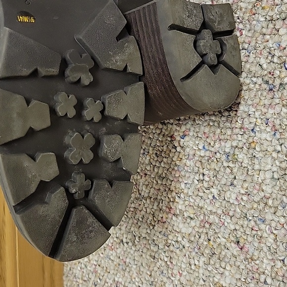 Lucky Brand Black Leather Soxton Side Zip Ankle Bootie Sz 9.5. chunky - Picture 5 of 7